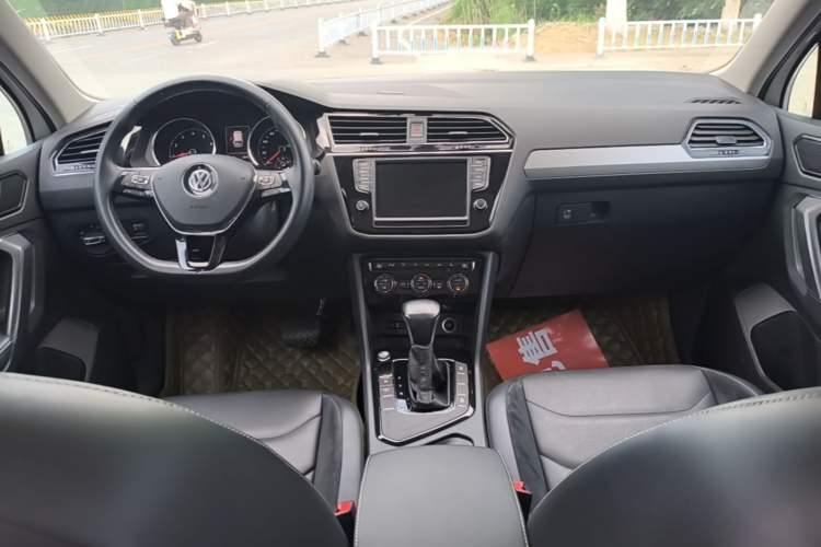Used Volkswagen Tiguan L 2017 330TSI Automatic Two-Wheel Drive Luxury Edition Center Console