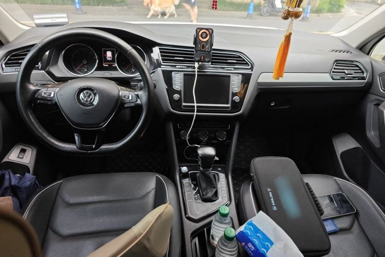 Used Volkswagen Tiguan L 2017 330TSI Automatic Two-Wheel Drive Flagship Edition Center Console