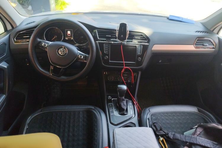 Used Volkswagen Tiguan L 2017 330TSI Automatic Two-Wheel Drive Comfort Edition Center Console