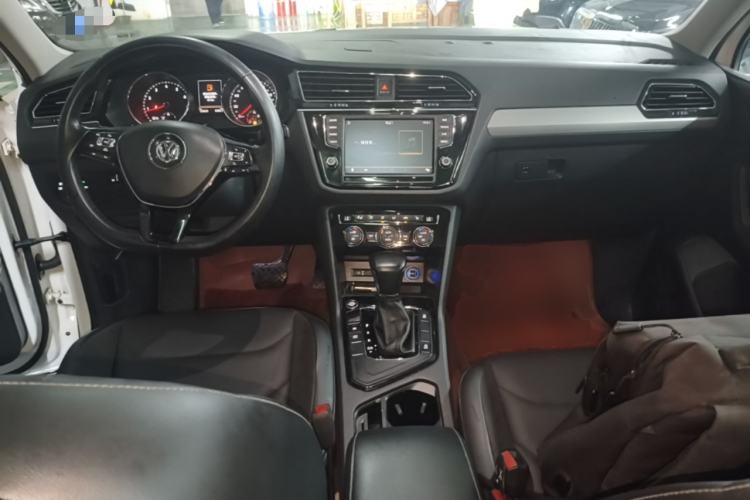 Used Volkswagen Tiguan L 2017 330TSI Automatic Two-Wheel Drive Luxury Edition Center Console