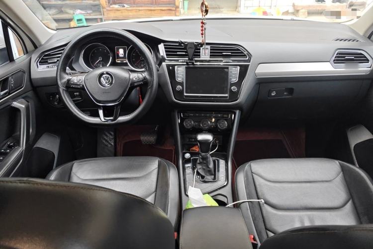 Used Volkswagen Tiguan L 2017 330TSI Automatic Two-Wheel Drive Luxury Edition Center Console