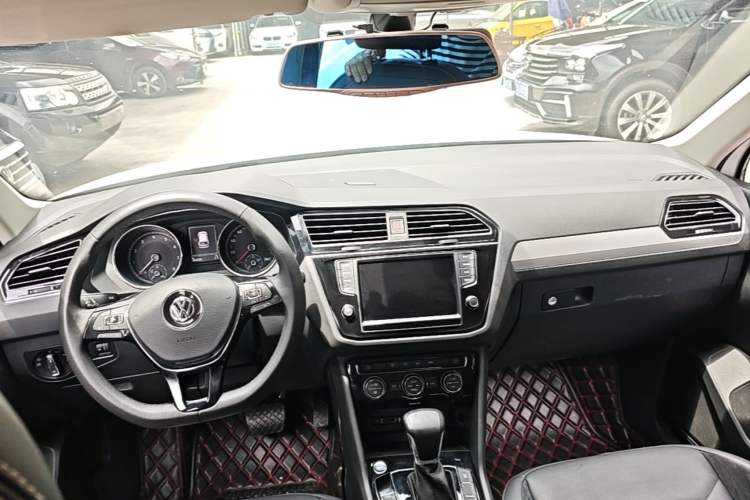 Used Volkswagen Tiguan L 2017 330TSI Automatic Two-Wheel Drive Comfort Edition Center Console