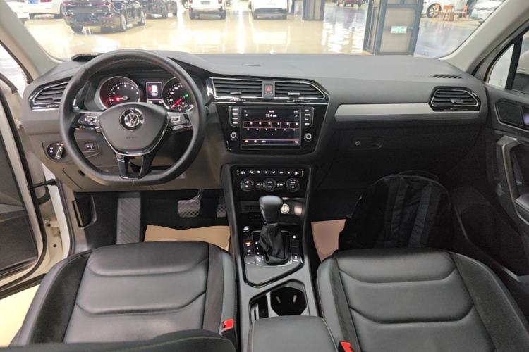 Used Volkswagen Tiguan L 2017 330TSI Automatic Two-Wheel Drive Luxury Edition Center Console