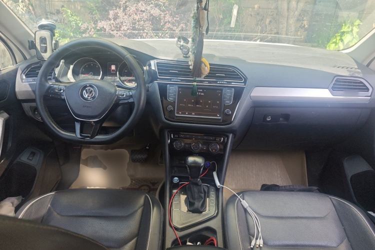 Used Volkswagen Tiguan L 2017 330TSI Automatic Two-Wheel Drive Flagship Edition Center Console