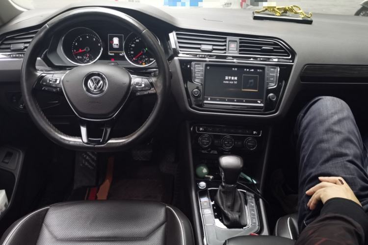 Used Volkswagen Tiguan L 2017 330TSI Automatic Two-Wheel Drive Flagship Edition Center Console