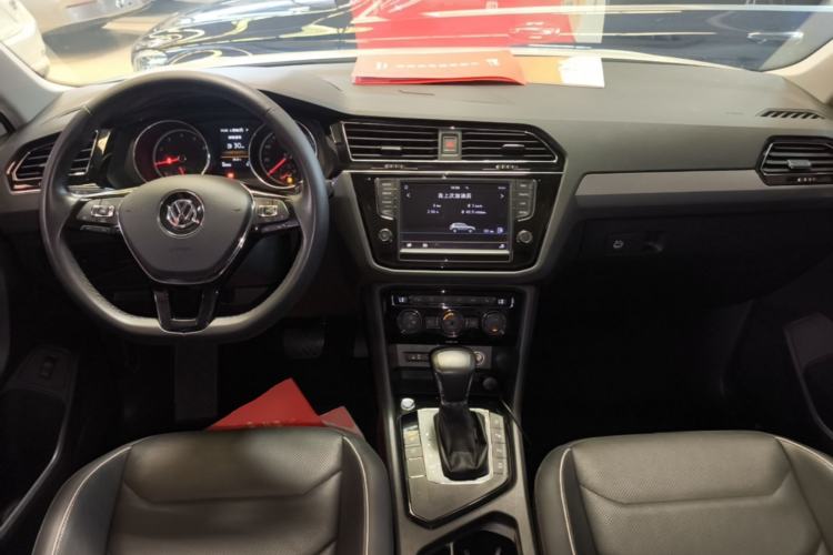 Used Volkswagen Tiguan L 2017 330TSI Automatic Two-Wheel Drive Flagship Edition Center Console