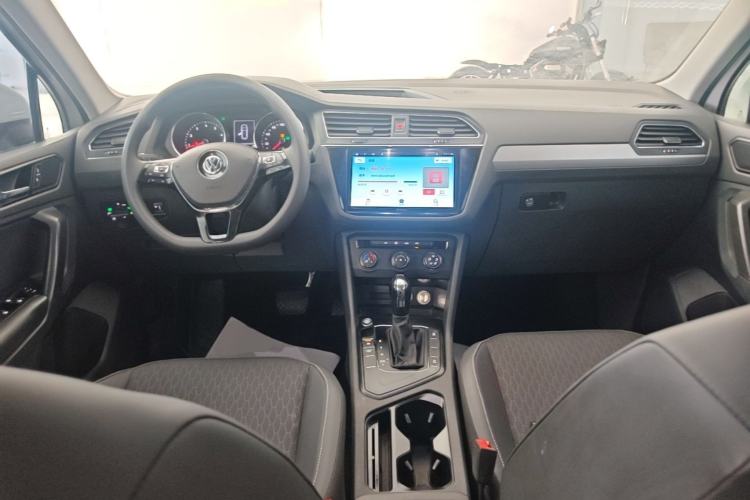 Used Volkswagen Tiguan L 2017 330TSI Automatic Two-Wheel Drive Luxury Edition Center Console