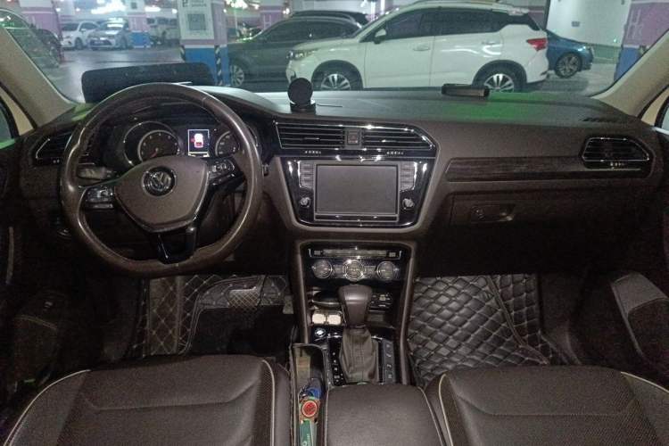 Used Volkswagen Tiguan L 2017 330TSI Automatic Two-Wheel Drive Flagship Edition Center Console