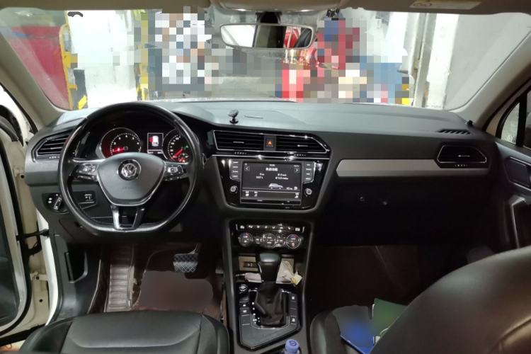 Used Volkswagen Tiguan L 2017 330TSI Automatic Two-Wheel Drive Luxury Edition Center Console