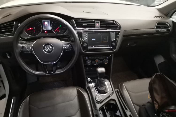 Used Volkswagen Tiguan L 2017 380TSI Automatic All-Wheel-Drive Flagship Edition Center Console