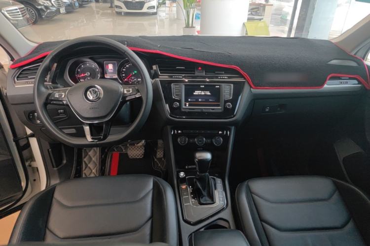 Used Volkswagen Tiguan L 2017 330TSI Automatic Two-Wheel Drive Comfort Edition Center Console