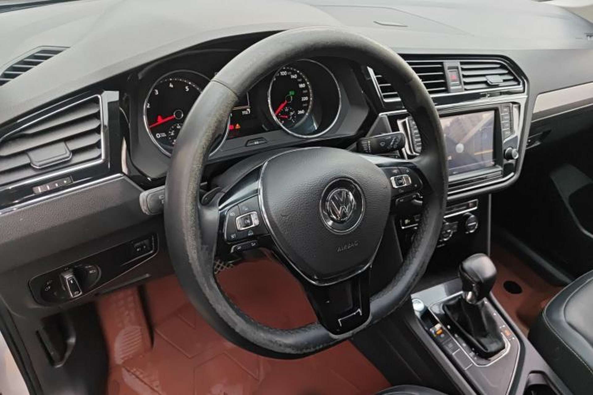 Used Volkswagen Tiguan L 2017 330TSI Automatic Two-Wheel Drive Comfort Edition Center Console