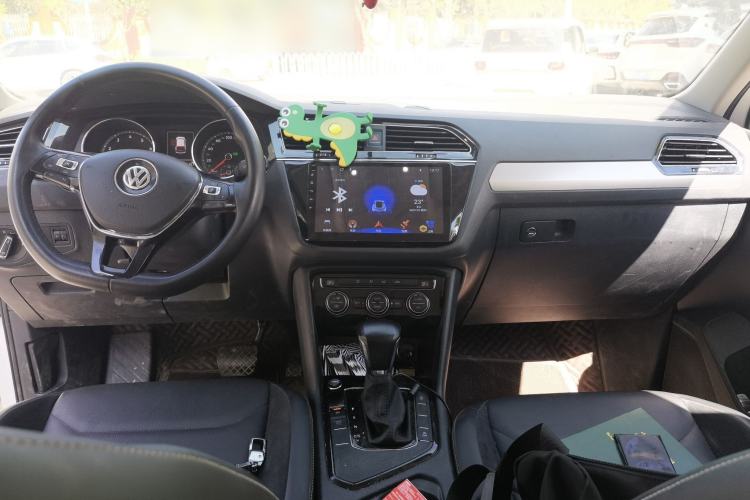 Used Volkswagen Tiguan L 2017 330TSI Automatic Two-Wheel Drive Comfort Edition Center Console