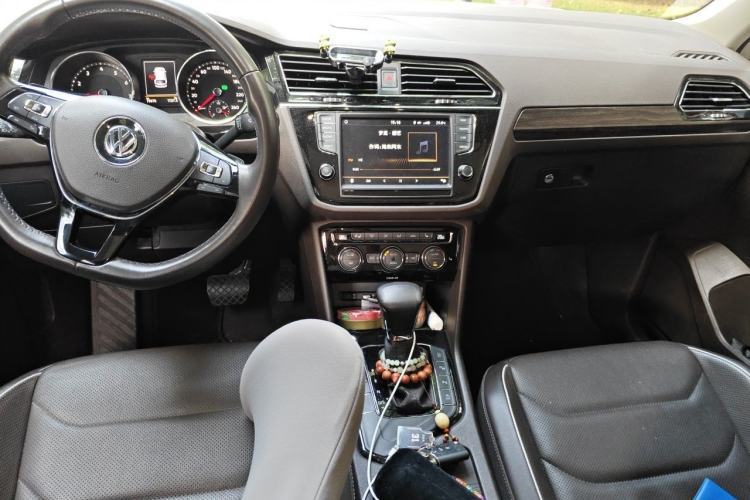 Used Volkswagen Tiguan L 2017 330TSI Automatic Two-Wheel Drive Flagship Edition Center Console