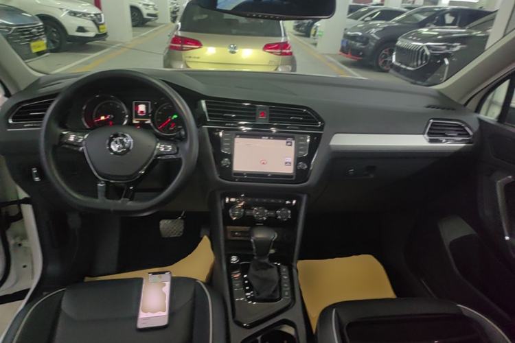 Used Volkswagen Tiguan L 2017 330TSI Automatic Two-Wheel Drive Flagship Edition Center Console