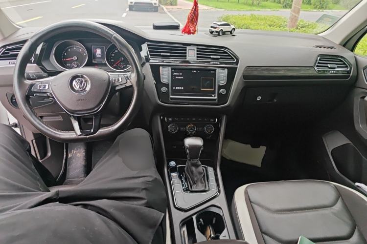 Used Volkswagen Tiguan L 2017 330TSI Automatic Two-Wheel Drive Luxury Edition Center Console
