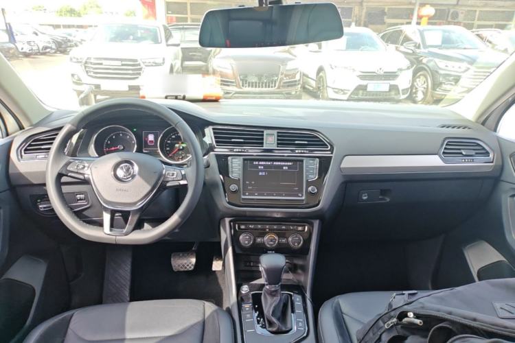 Used Volkswagen Tiguan L 2017 330TSI Automatic Two-Wheel Drive Luxury Edition Center Console