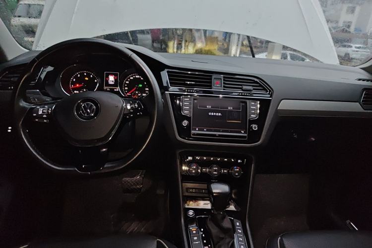 Used Volkswagen Tiguan L 2017 330TSI Automatic Two-Wheel Drive Flagship Edition Center Console