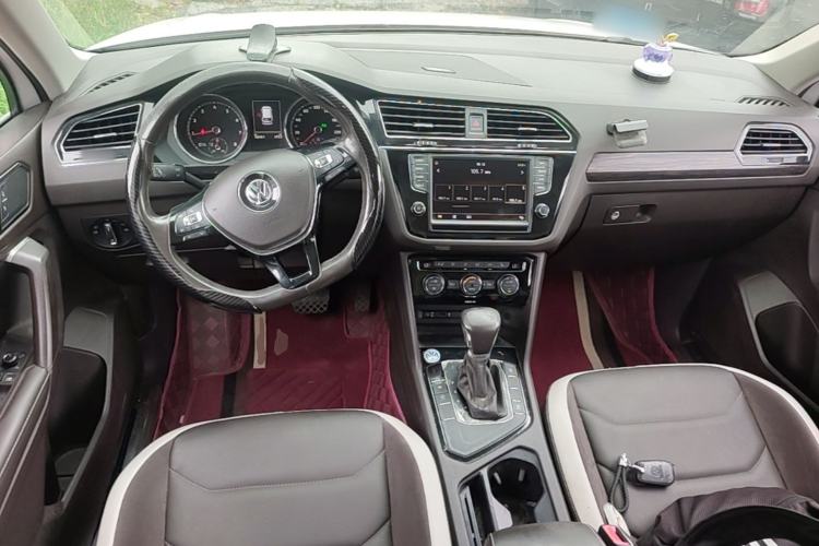 Used Volkswagen Tiguan L 2017 330TSI Automatic Two-Wheel Drive Luxury Edition Center Console