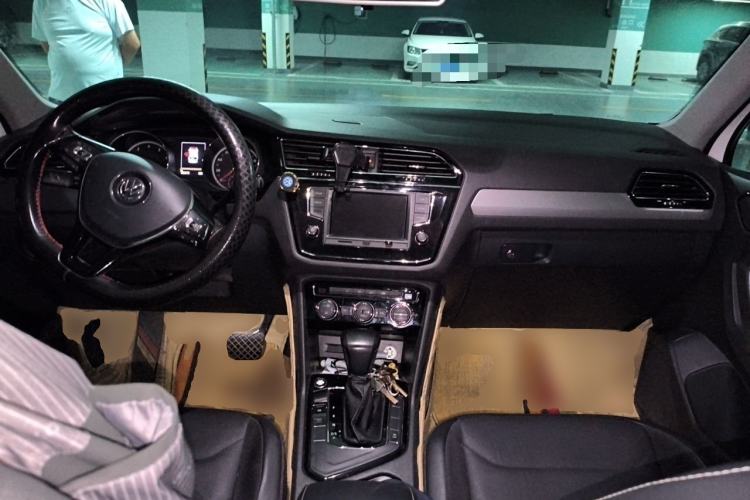 Used Volkswagen Tiguan L 2017 330TSI Automatic Two-Wheel Drive Comfort Edition Center Console