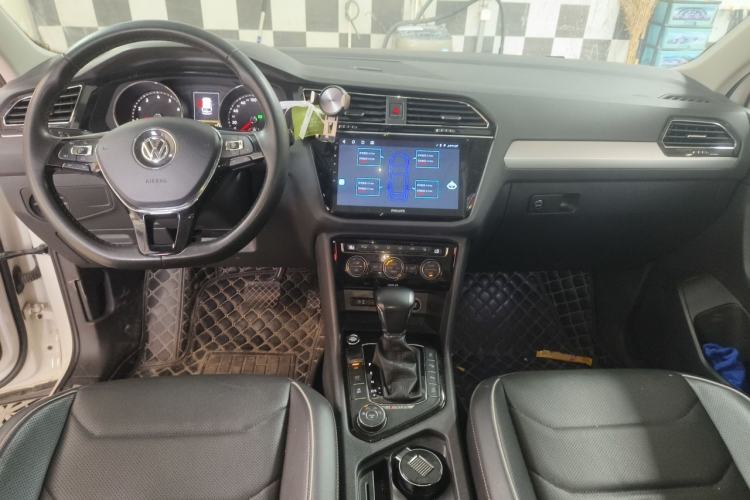 Used Volkswagen Tiguan L 2017 380TSI Automatic All-Wheel-Drive Flagship Edition Center Console
