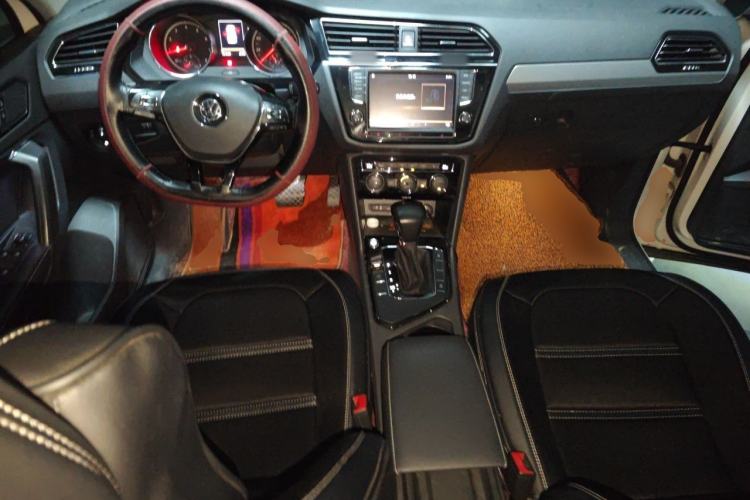 Used Volkswagen Tiguan L 2017 330TSI Automatic Two-Wheel Drive Luxury Edition Center Console