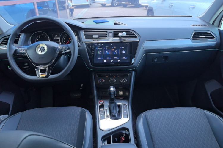 Used Volkswagen Tiguan L 2017 330TSI Automatic Two-Wheel Drive Luxury Edition Center Console