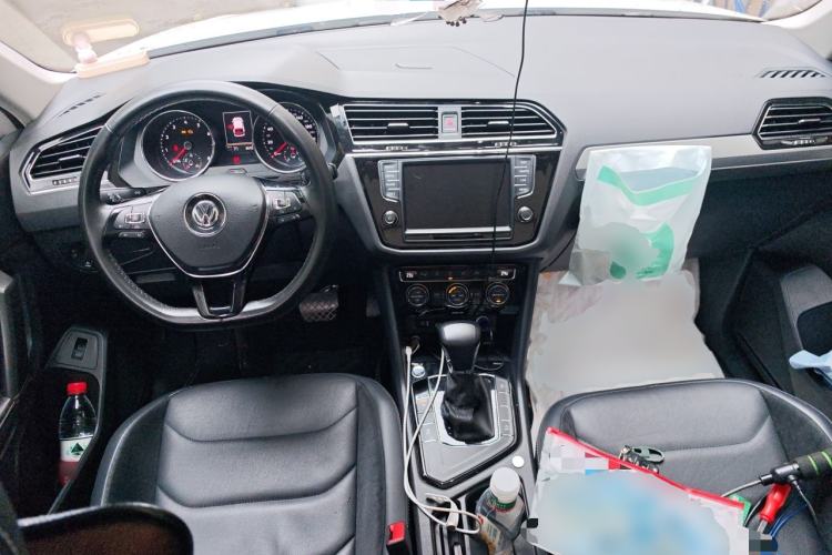 Used Volkswagen Tiguan L 2017 380TSI Automatic All-Wheel-Drive Luxury Edition Center Console