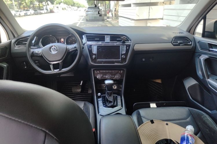 Used Volkswagen Tiguan L 2017 330TSI Automatic Two-Wheel Drive Comfort Edition Center Console