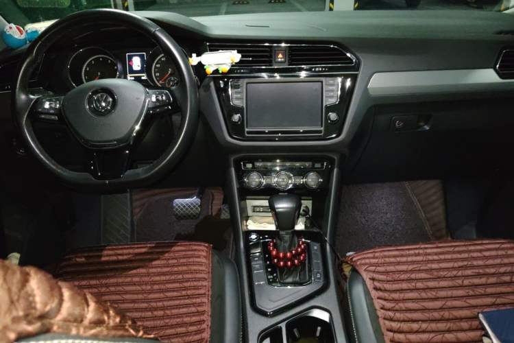Used Volkswagen Tiguan L 2017 330TSI Automatic Two-Wheel Drive Luxury Edition Center Console