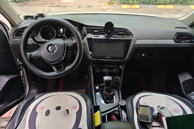 Used Volkswagen Tiguan L 2017 330TSI Automatic Two-Wheel Drive Luxury Edition Center Console