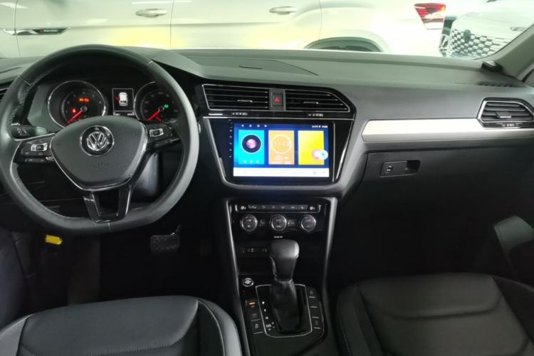 Used Volkswagen Tiguan L 2017 380TSI Automatic All-Wheel-Drive Luxury Edition Center Console