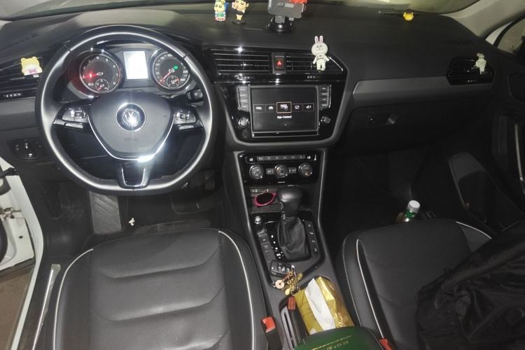 Used Volkswagen Tiguan L 2017 330TSI Automatic Two-Wheel Drive Flagship Edition Center Console
