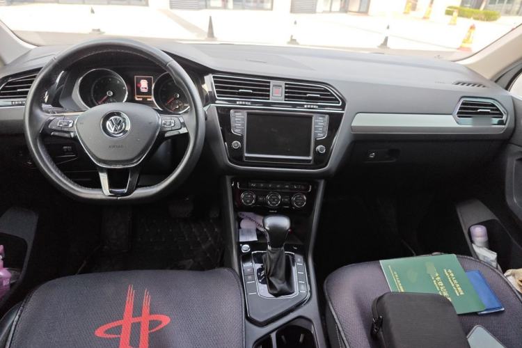 Used Volkswagen Tiguan L 2017 330TSI Automatic Two-Wheel Drive Luxury Edition Center Console