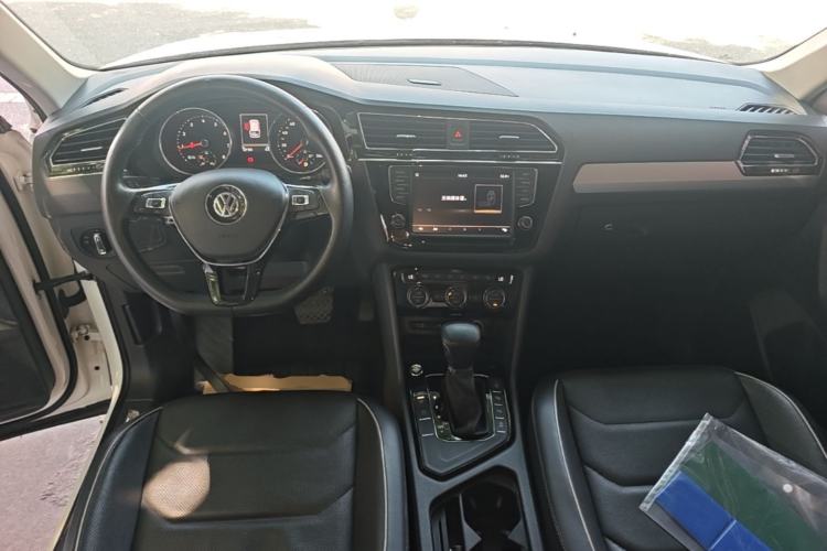 Used Volkswagen Tiguan L 2017 330TSI Automatic Two-Wheel Drive Flagship Edition Center Console