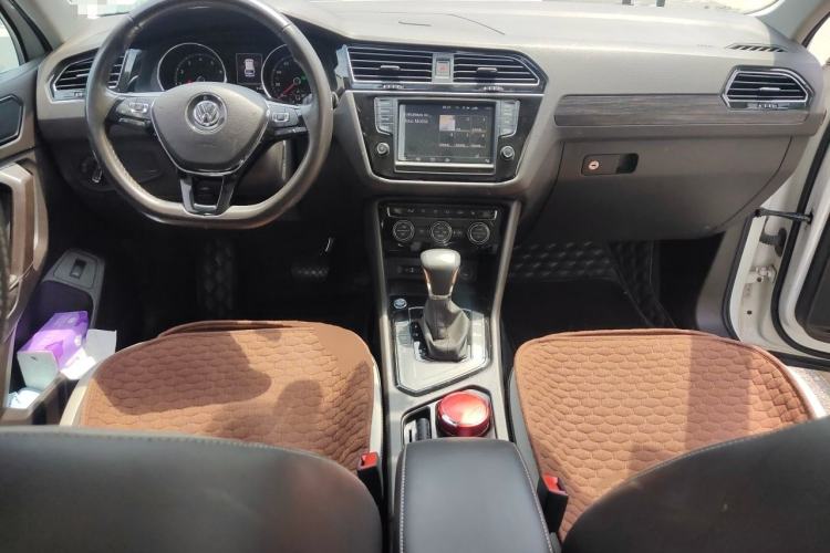 Used Volkswagen Tiguan L 2017 380TSI Automatic All-Wheel-Drive Luxury Edition Center Console