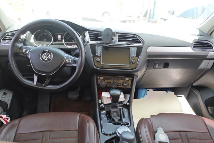 Used Volkswagen Tiguan L 2017 330TSI Automatic Two-Wheel Drive Flagship Edition Center Console