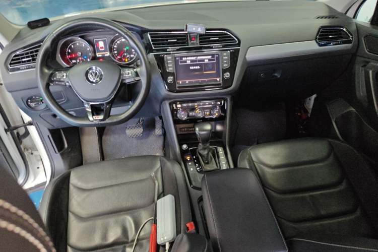 Used Volkswagen Tiguan L 2017 380TSI Automatic All-Wheel-Drive Luxury Edition Center Console
