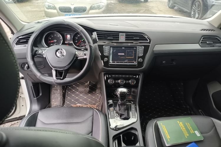 Used Volkswagen Tiguan L 2017 330TSI Automatic Two-Wheel Drive Flagship Edition Center Console