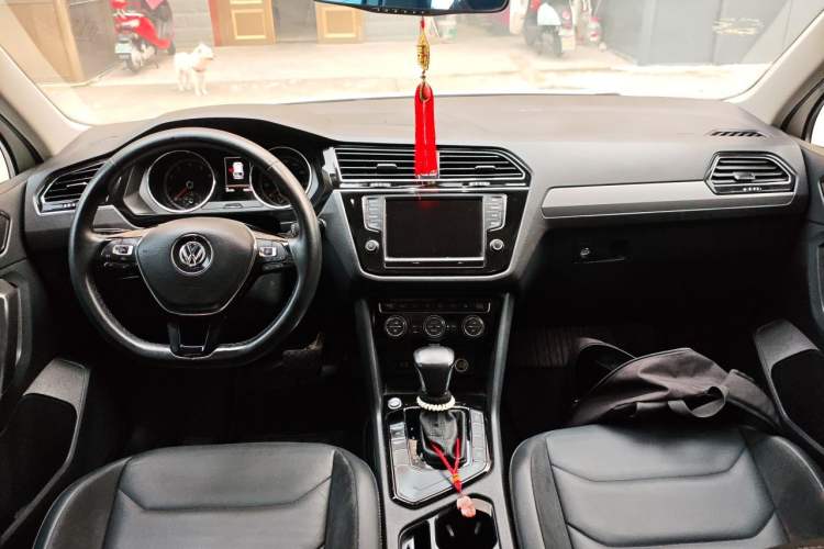 Used Volkswagen Tiguan L 2017 330TSI Automatic Two-Wheel Drive Luxury Edition Center Console