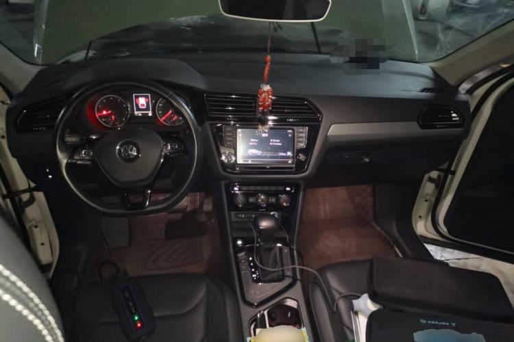 Used Volkswagen Tiguan L 2017 330TSI Automatic Two-Wheel Drive Luxury Edition Center Console