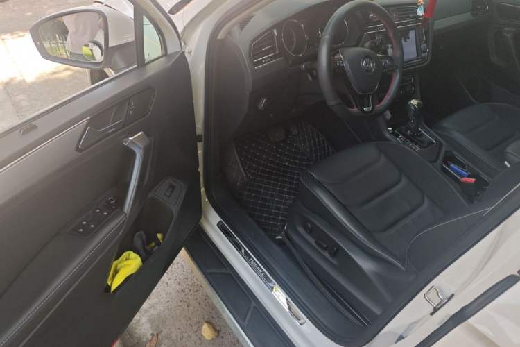 Used Volkswagen Tiguan L 2017 380TSI Automatic All-Wheel-Drive Luxury Edition Driver Seat