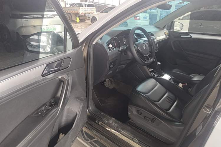 Used Volkswagen Tiguan L 2017 330TSI Automatic Two-Wheel Drive Luxury Edition Driver Seat