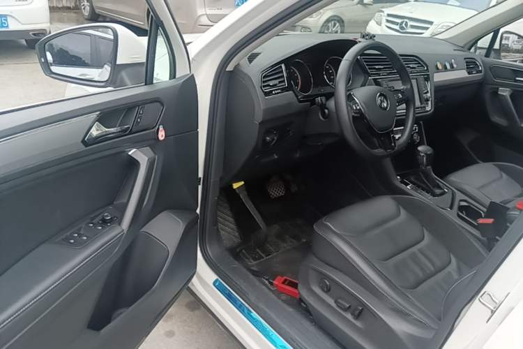 Used Volkswagen Tiguan L 2017 330TSI Automatic Two-Wheel Drive Luxury Edition Driver Seat