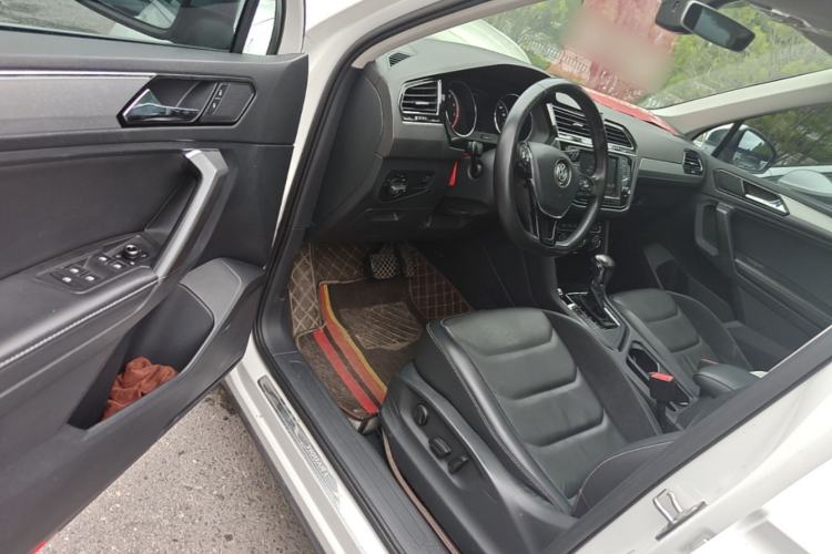 Used Volkswagen Tiguan L 2017 330TSI Automatic Two-Wheel Drive Luxury Edition Driver Seat