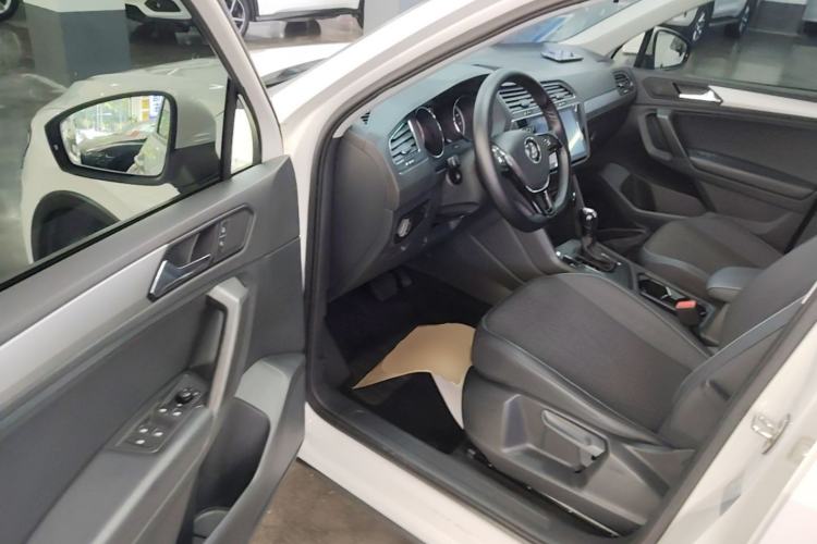 Used Volkswagen Tiguan L 2017 330TSI Automatic Two-Wheel Drive Luxury Edition Driver Seat