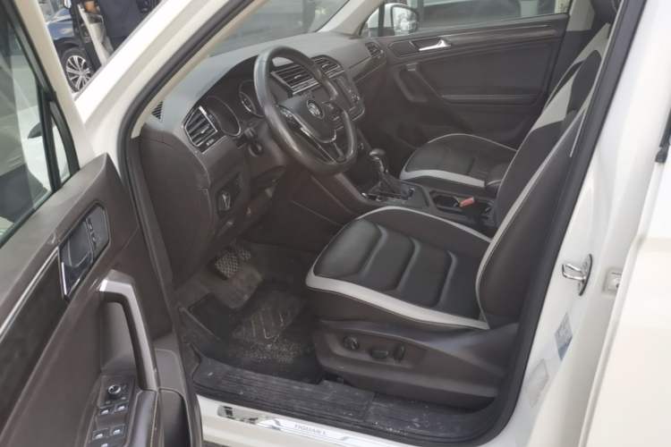 Used Volkswagen Tiguan L 2017 330TSI Automatic Two-Wheel Drive Luxury Edition Driver Seat