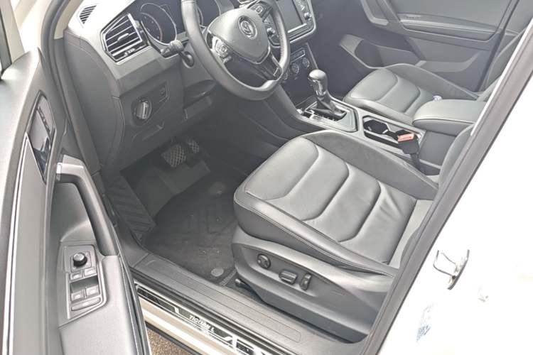 Used Volkswagen Tiguan L 2017 330TSI Automatic Two-Wheel Drive Luxury Edition Driver Seat