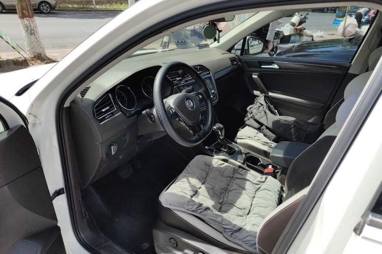 Used Volkswagen Tiguan L 2017 330TSI Automatic Two-Wheel Drive Luxury Edition Driver Seat