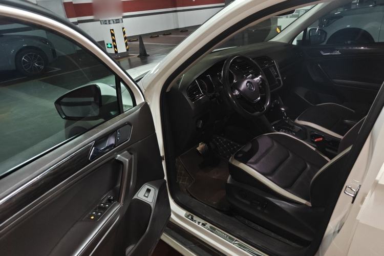 Used Volkswagen Tiguan L 2017 380TSI Automatic All-Wheel-Drive Luxury Edition Driver Seat
